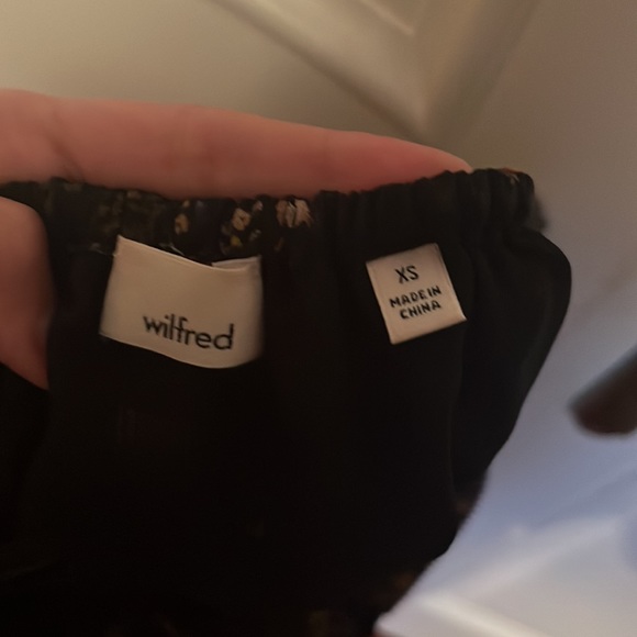 Brand new Aritzia Wilfred off the shoulder top - Picture 4 of 6